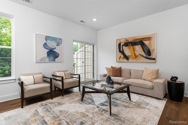 518 Village Lane, Milford, MI 48381