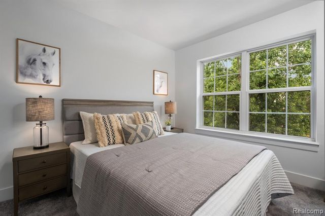 518 Village Lane, Milford, MI 48381