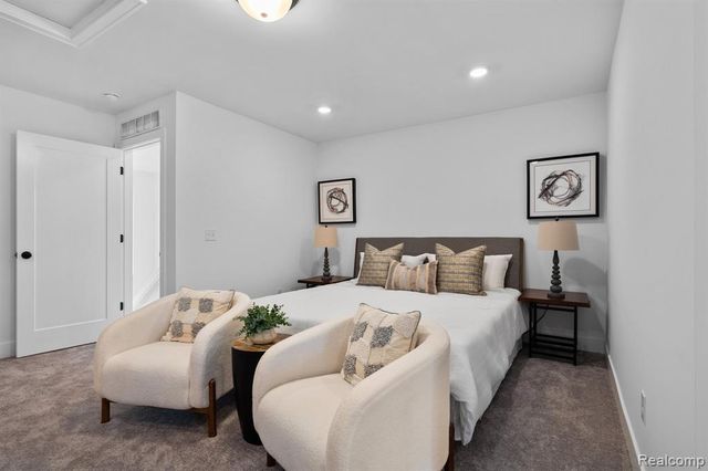 518 Village Lane, Milford, MI 48381