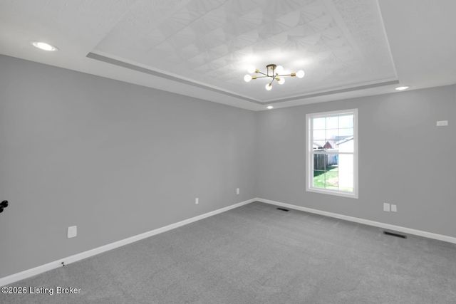 8000 Kenhurst Dr, Louisville, KY 40258