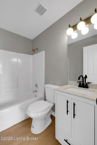 8000 Kenhurst Dr, Louisville, KY 40258