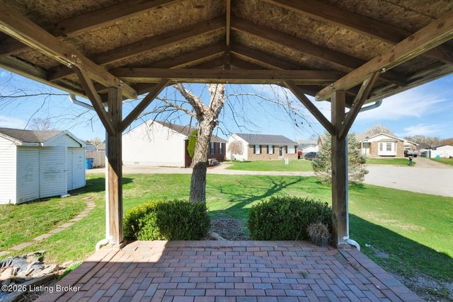 8000 Kenhurst Dr, Louisville, KY 40258