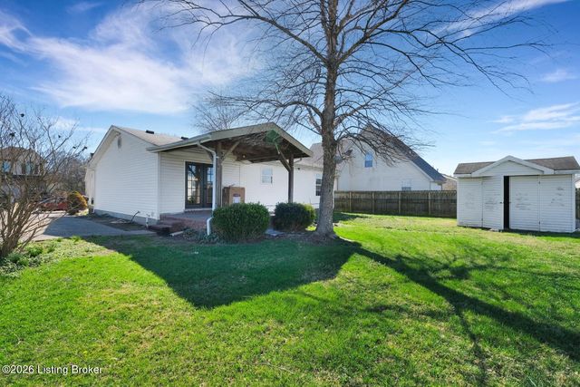 8000 Kenhurst Dr, Louisville, KY 40258