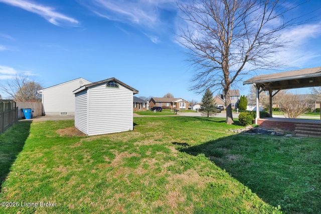 8000 Kenhurst Dr, Louisville, KY 40258