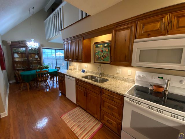 5700 SW Foxcroft North CIR, Topeka, KS 66614