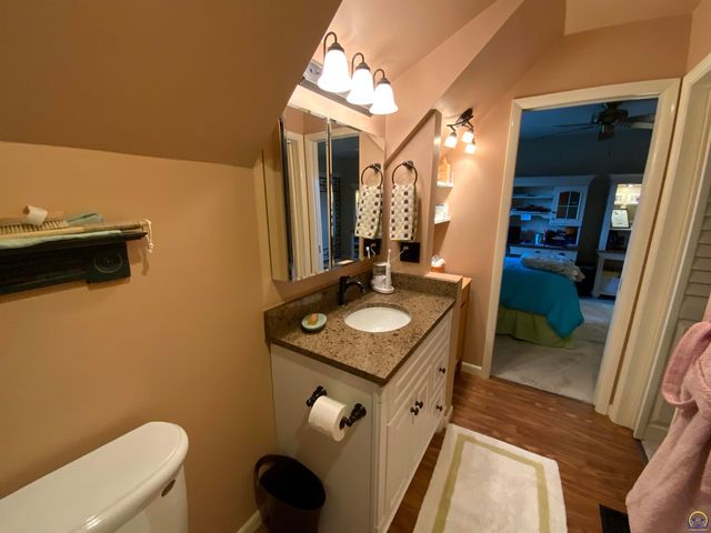 5700 SW Foxcroft North CIR, Topeka, KS 66614