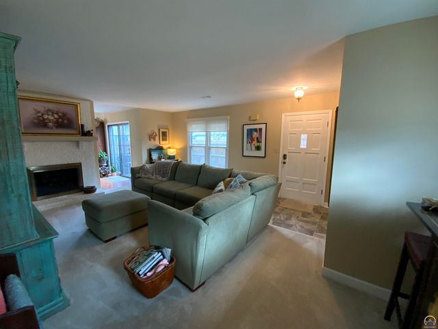 5700 SW Foxcroft North CIR, Topeka, KS 66614