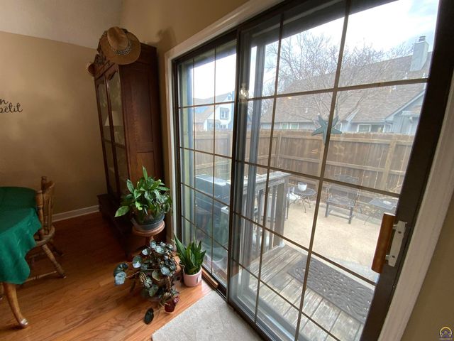 5700 SW Foxcroft North CIR, Topeka, KS 66614