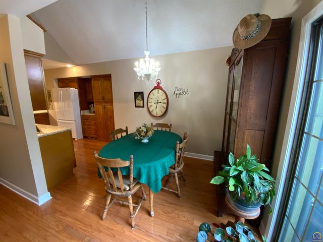 5700 SW Foxcroft North CIR, Topeka, KS 66614