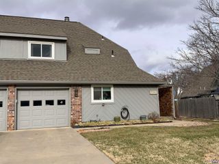 5700 SW Foxcroft North CIR, Topeka, KS 66614