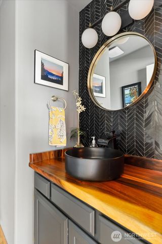 2011 Sandusky Road, Oak Harbor, WA 98277