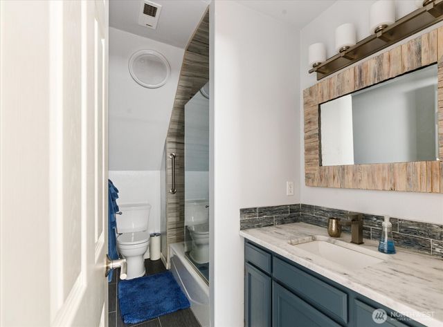 2011 Sandusky Road, Oak Harbor, WA 98277