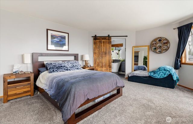 2011 Sandusky Road, Oak Harbor, WA 98277