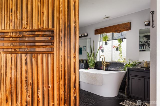 2011 Sandusky Road, Oak Harbor, WA 98277