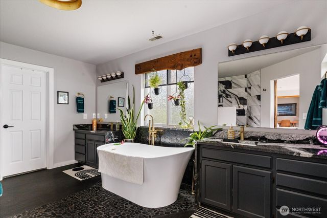 2011 Sandusky Road, Oak Harbor, WA 98277