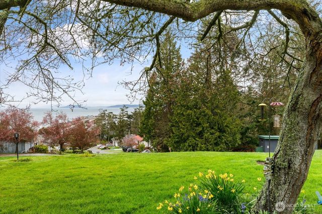 2011 Sandusky Road, Oak Harbor, WA 98277