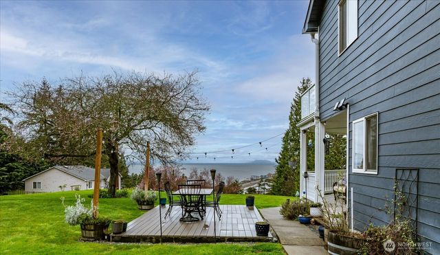 2011 Sandusky Road, Oak Harbor, WA 98277