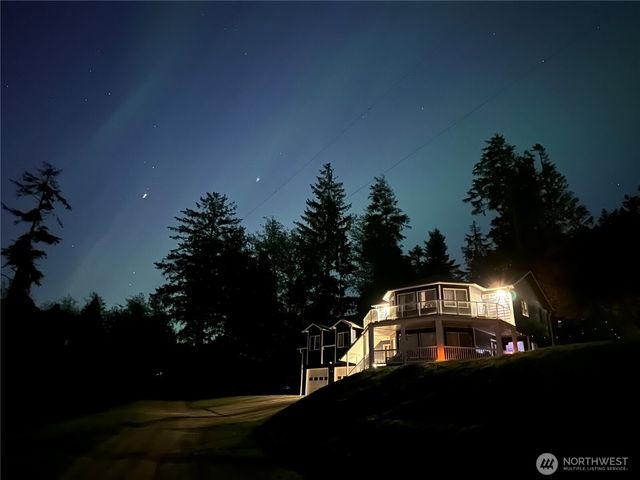 2011 Sandusky Road, Oak Harbor, WA 98277