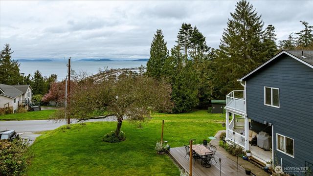 2011 Sandusky Road, Oak Harbor, WA 98277