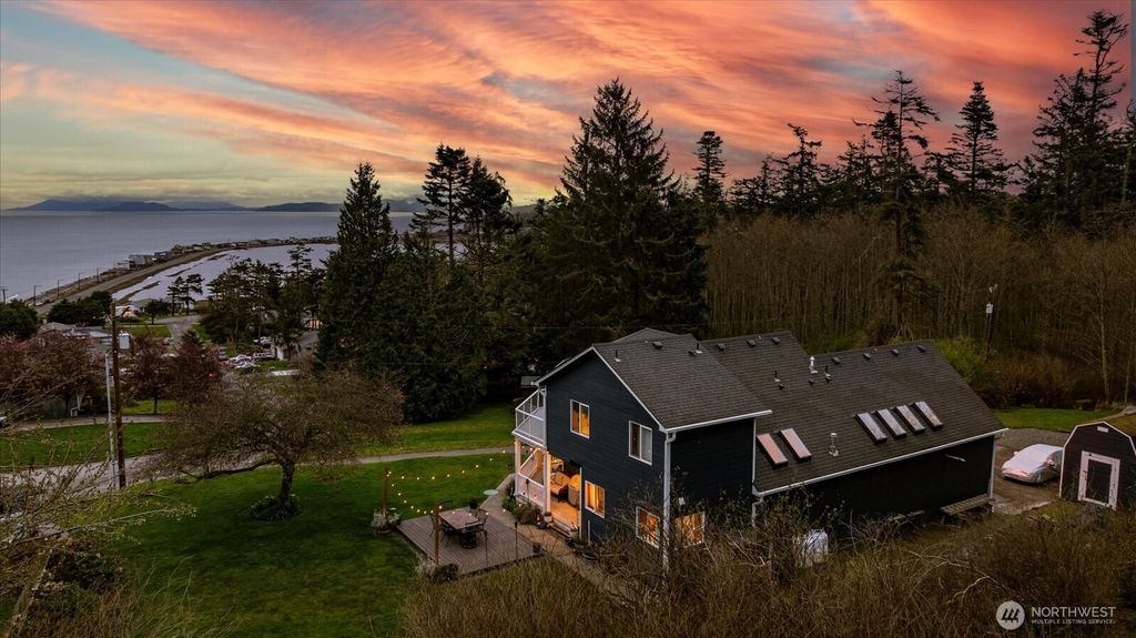 2011 Sandusky Road, Oak Harbor, WA 98277