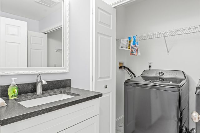 14 Davis Road, Merrimack, NH 03054