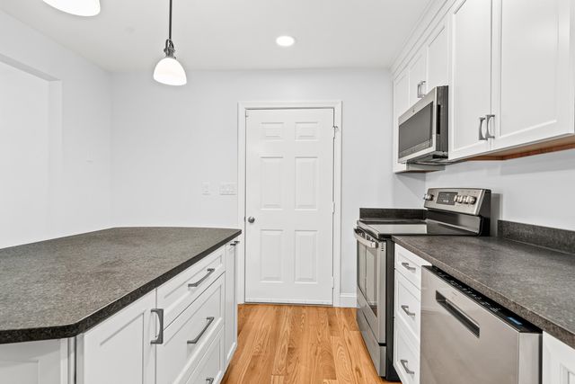 14 Davis Road, Merrimack, NH 03054