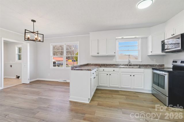 127 Mullinax Drive, Grover, NC 28073