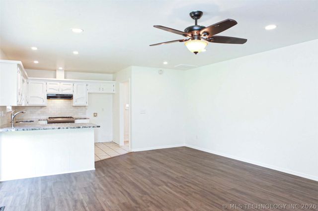 786 N Zenith Avenue, Tulsa, OK 74127