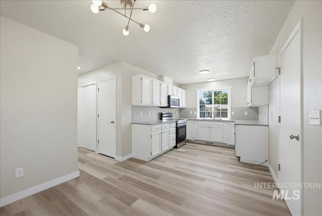 112 Barbara Dr, Middleton, ID 83644