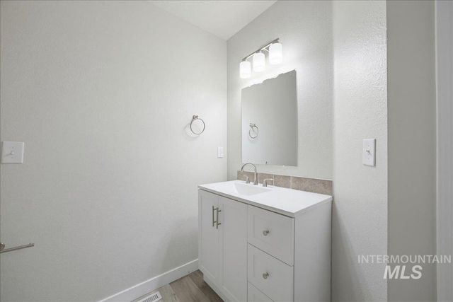 112 Barbara Dr, Middleton, ID 83644