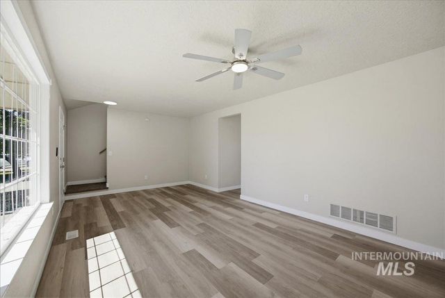 112 Barbara Dr, Middleton, ID 83644