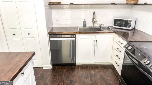 409 Fairington Lane, Canton, GA 30115