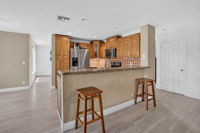 4060 SEA GRAPE Circle, Delray Beach, FL 33445