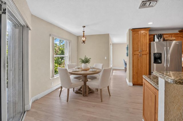 4060 SEA GRAPE Circle, Delray Beach, FL 33445