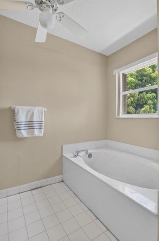 4060 SEA GRAPE Circle, Delray Beach, FL 33445