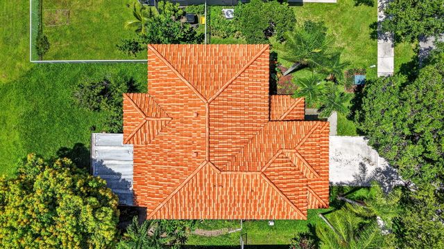 4060 SEA GRAPE Circle, Delray Beach, FL 33445