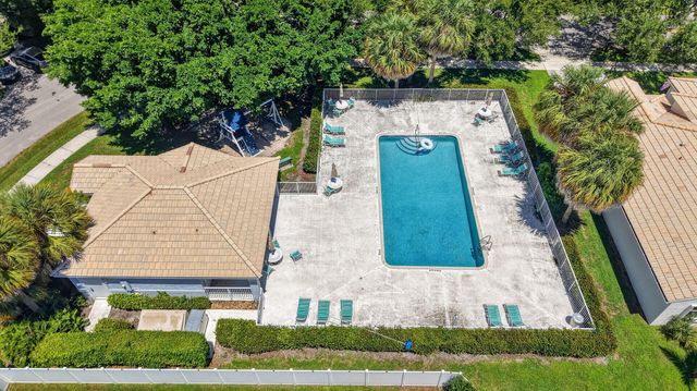4060 SEA GRAPE Circle, Delray Beach, FL 33445