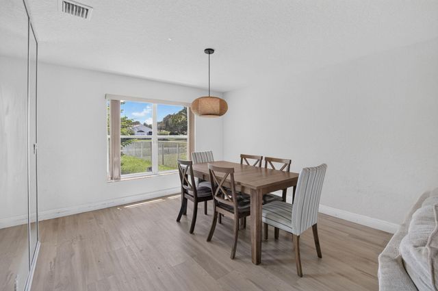4060 SEA GRAPE Circle, Delray Beach, FL 33445