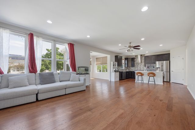 2531 Basin Trail Lane, Naperville, IL 60563