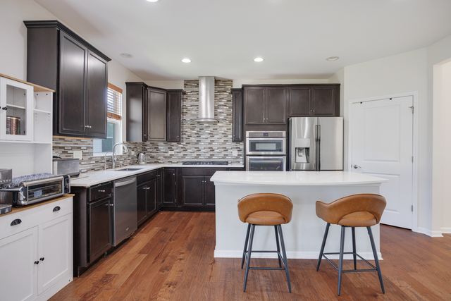 2531 Basin Trail Lane, Naperville, IL 60563