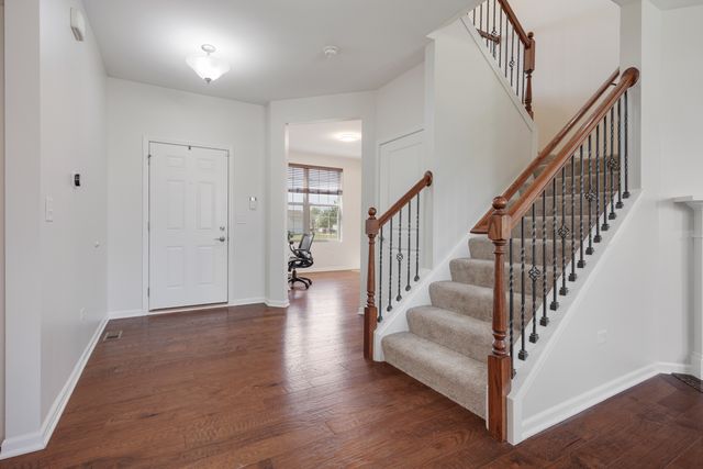 2531 Basin Trail Lane, Naperville, IL 60563