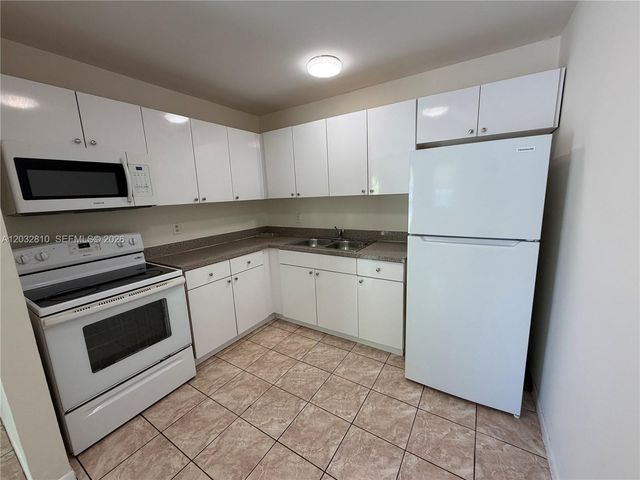 4801 SW 18th Street 2, West Park, FL 33023