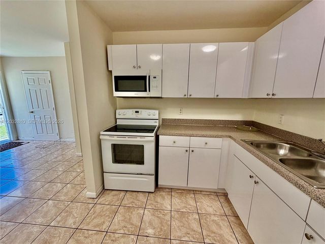 4801 SW 18th Street 2, West Park, FL 33023