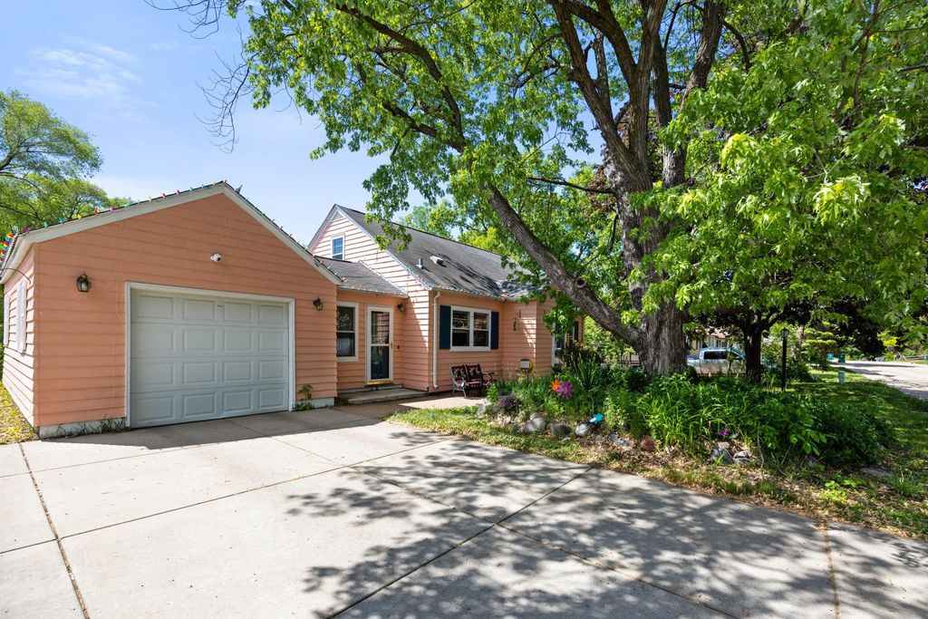 4760 Dominick Drive, Hopkins, MN 55343