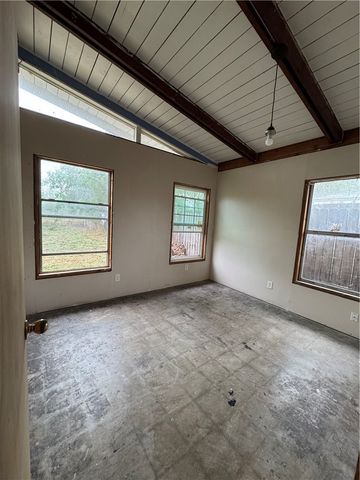 718 E Copano St, Mathis, TX 78368