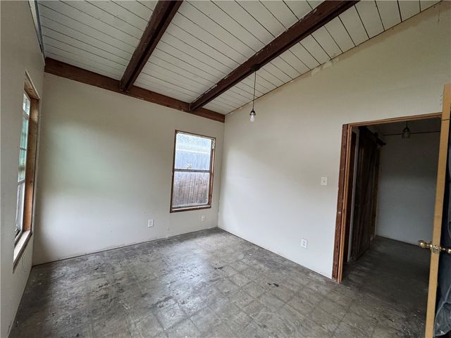 718 E Copano St, Mathis, TX 78368