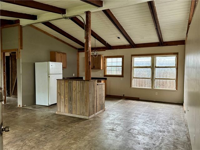 718 E Copano St, Mathis, TX 78368