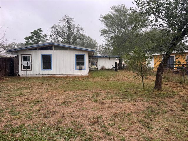 718 E Copano St, Mathis, TX 78368