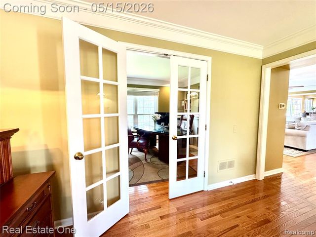 1725 Hillcrest Drive, Rochester Hills, MI 48306