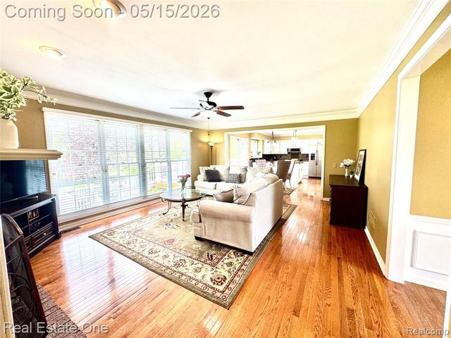 1725 Hillcrest Drive, Rochester Hills, MI 48306